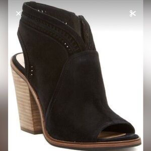 Vince Camuto Koral leather suede Black Peep-Toe block heel booties size 8 EUC